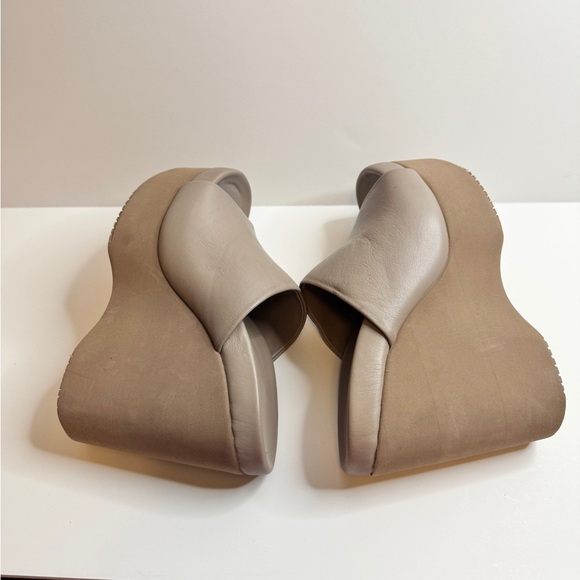 Paloma Barcelo Aliz Women's Tan Wedge Sandals. Size 37 - Picture 6 of 10